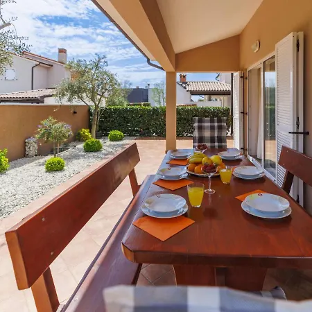 Nyaraló Vesna By Interhome