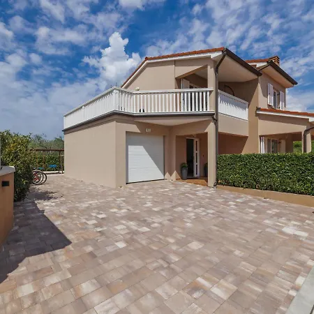 Nyaraló Vesna By Interhome